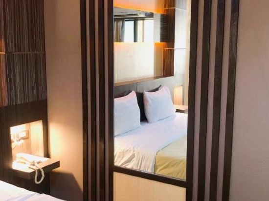 Фото Mr Mac's Hotel