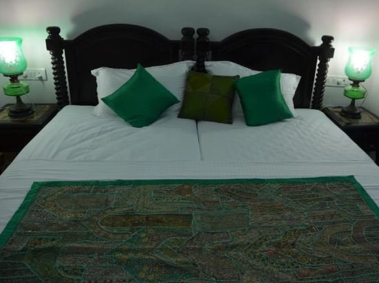 Фото The Golden House