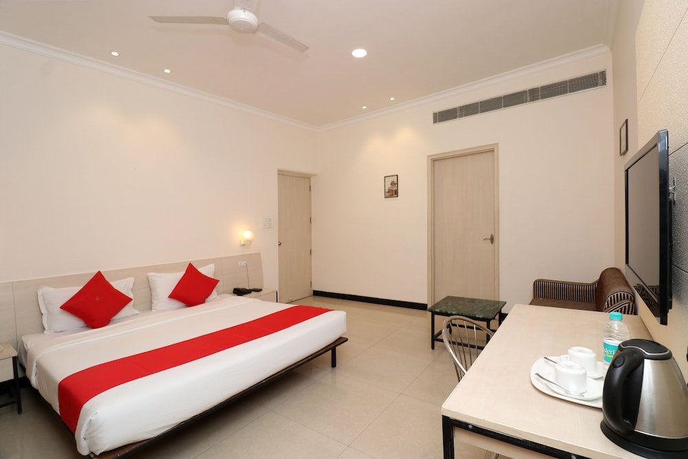 Фото Capital O 1796 Grand Hotel