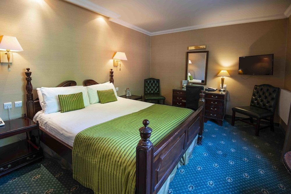 Фото The Royal Toby Hotel