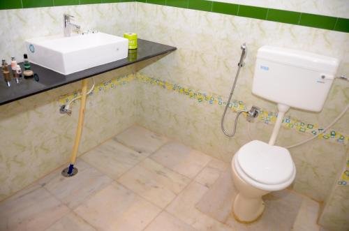 Фото Kaveri Hotel