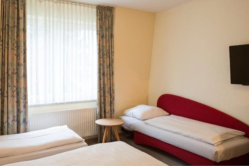 Фото Hotel Gremersdorf - Zum Grünen Jäger