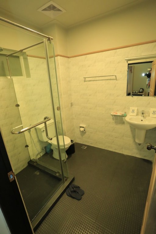 Фото Wh Hotel & Service Apartment