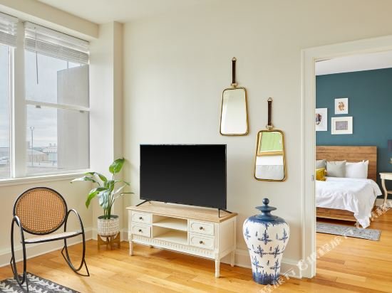 Фото Sonder Lafayette Square