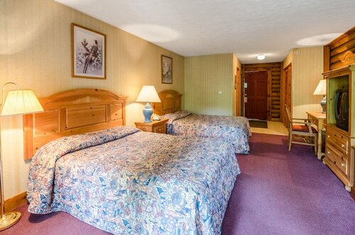 Гостиница Highland Hills Motel and Cabins – A Master Hosts Resort