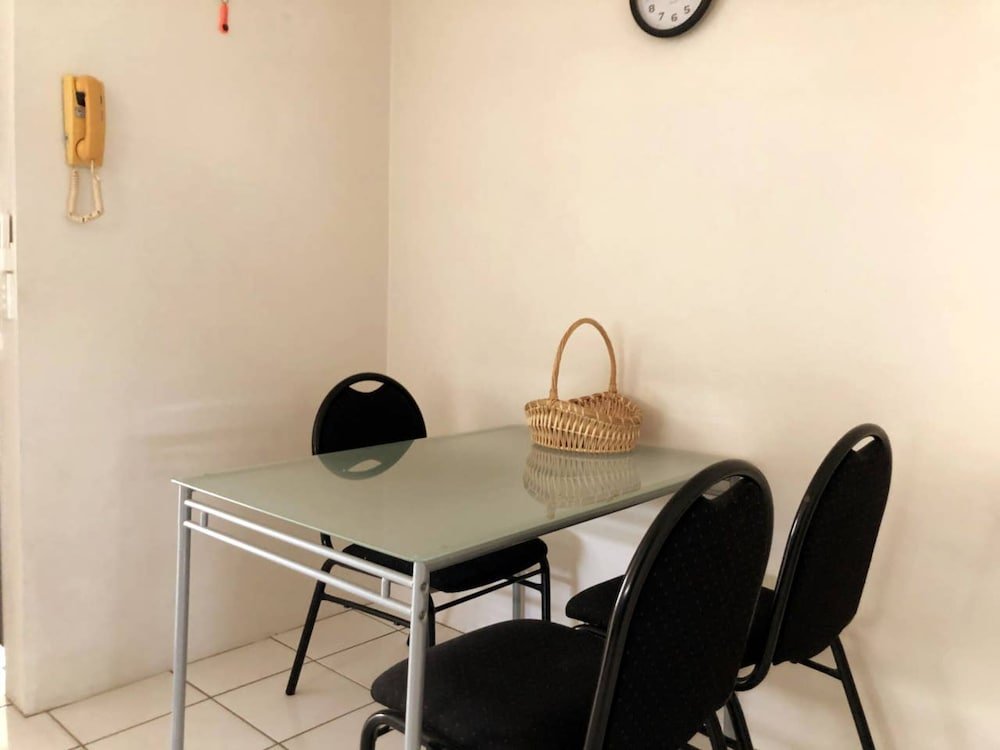 Фото Superb 1 Bedroom Apartment Near the Beach