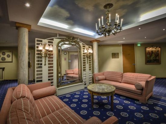 Фото Maison Rouge Hotel