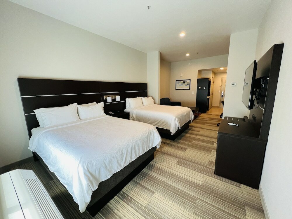 Фото Holiday Inn Express & Suites Salinas, an Ihg Hotel