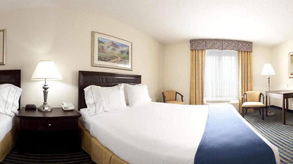 Фото Holiday Inn Express Hotel & Suites Chesapeake, an Ihg Hotel