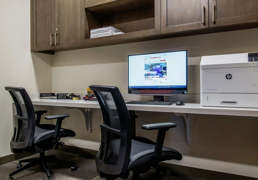 Фото Hilton Garden Inn Winnipeg South