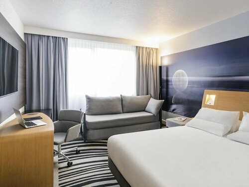 Гостиница Novotel Paris Saclay в Версале