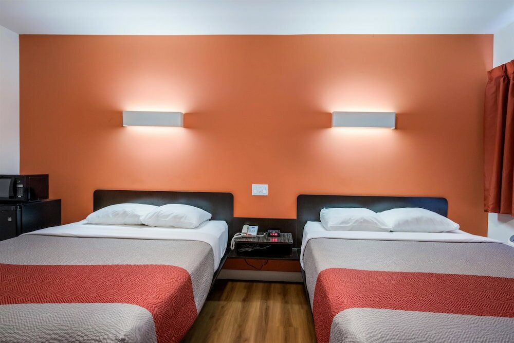 Фото Motel 6 Sudbury, On