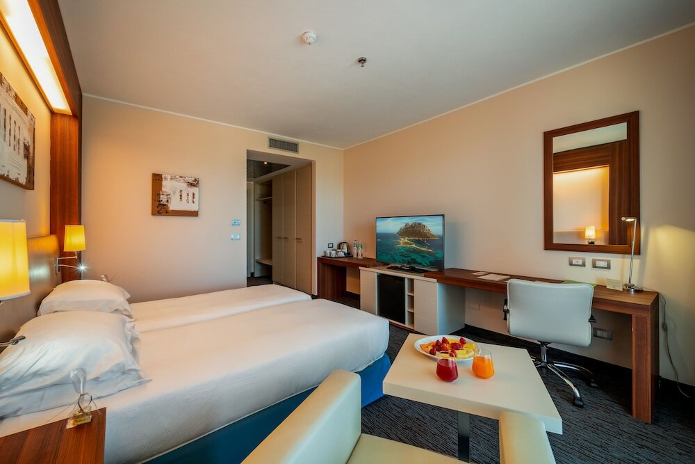 Фото DoubleTree by Hilton Hotel Olbia - Sardinia