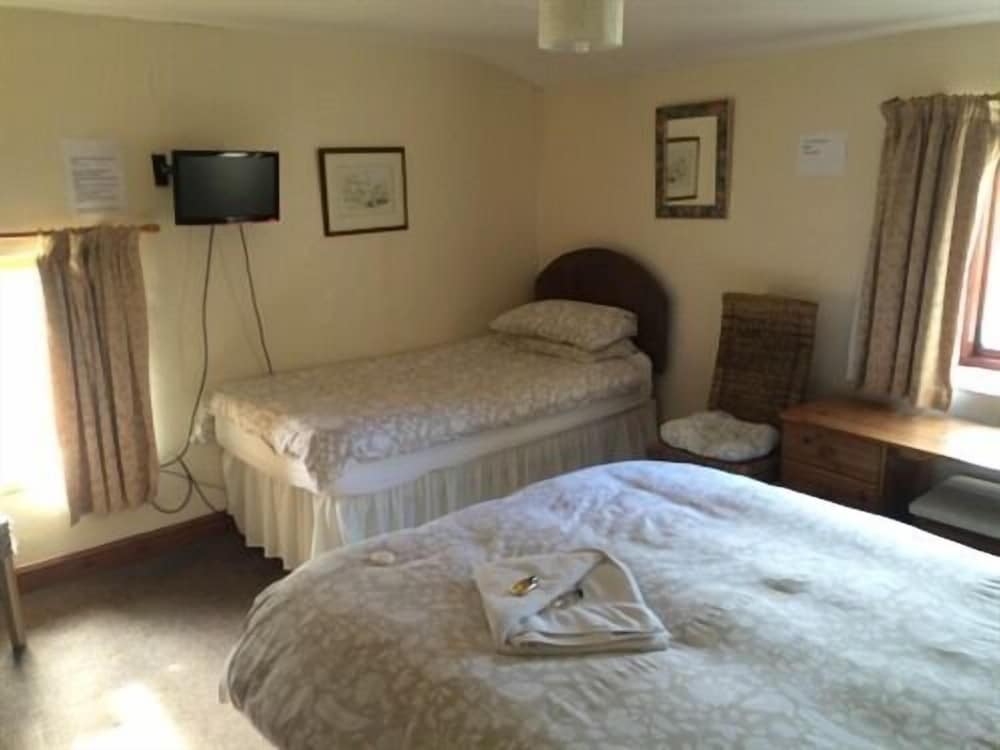 Фото The Fox & Hounds Inn