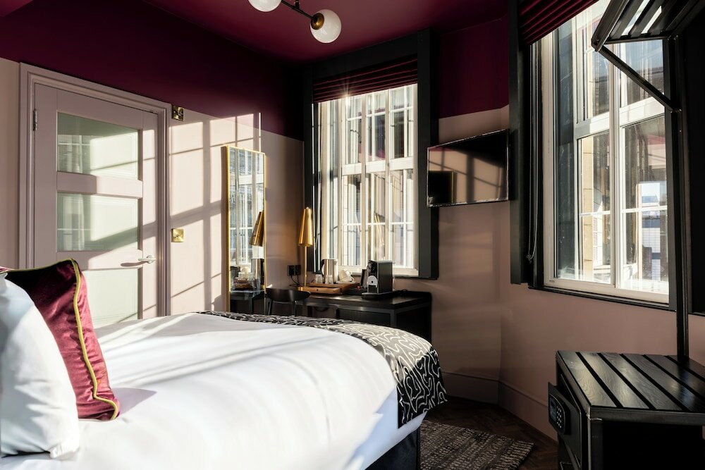 Фото The Wellington Hotel