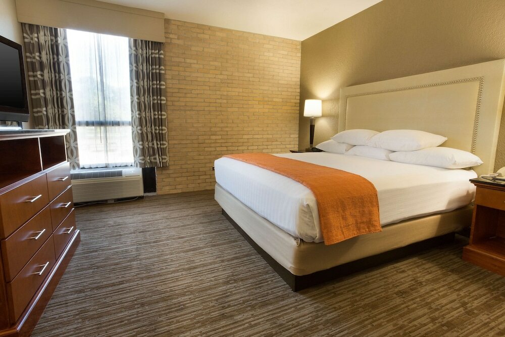 Фото Drury Inn & Suites Austin North