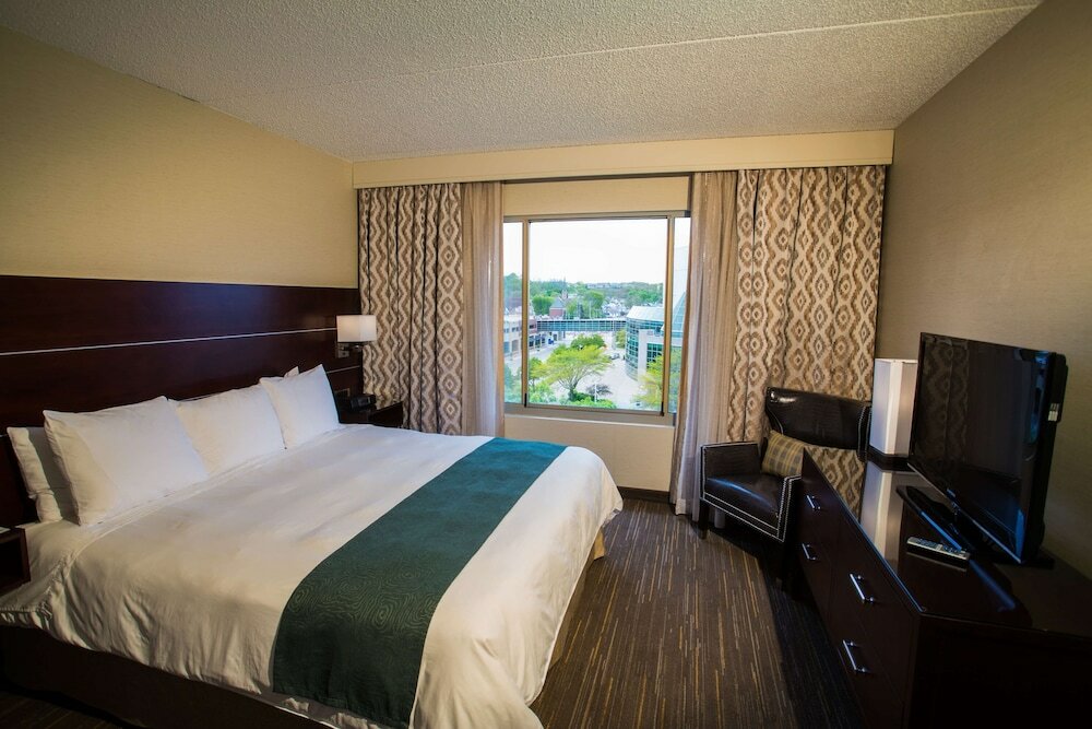 Фото Wyndham Moline on John Deere Commons