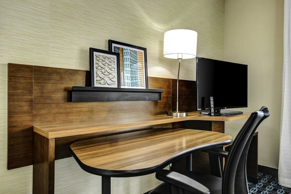 Фото Fairfield Inn & Suites Lansing at Eastwood