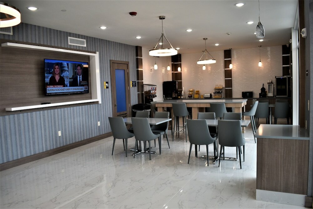 Фото Days Inn & Suites by Wyndham Downtown/University of Houston