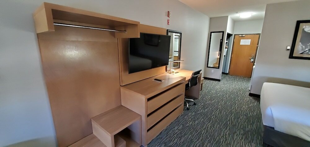 Фото Wingate by Wyndham Lethbridge