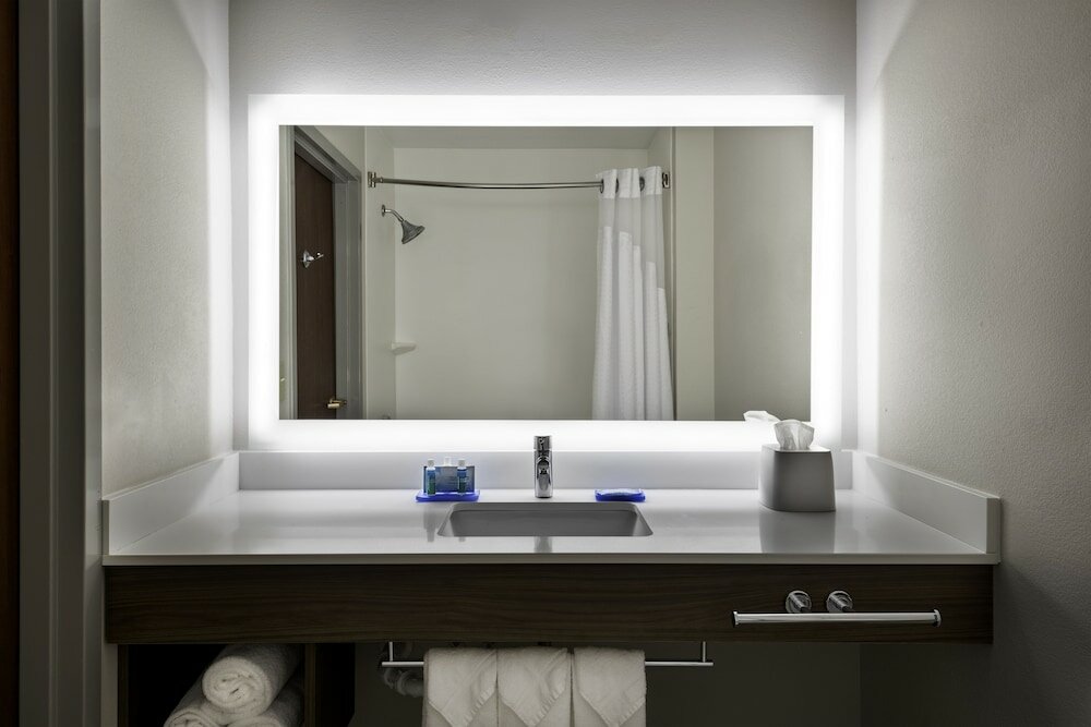 Фото Holiday Inn Express Charlotte Belmont Airport, an Ihg Hotel
