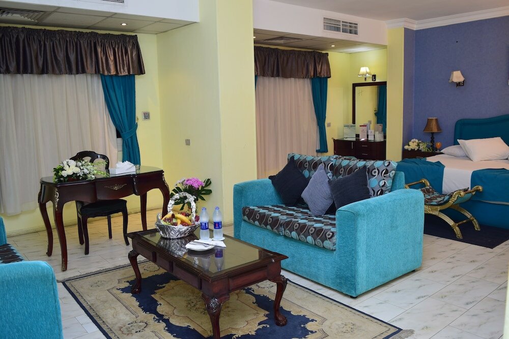 Фото Holidays Express Hotel