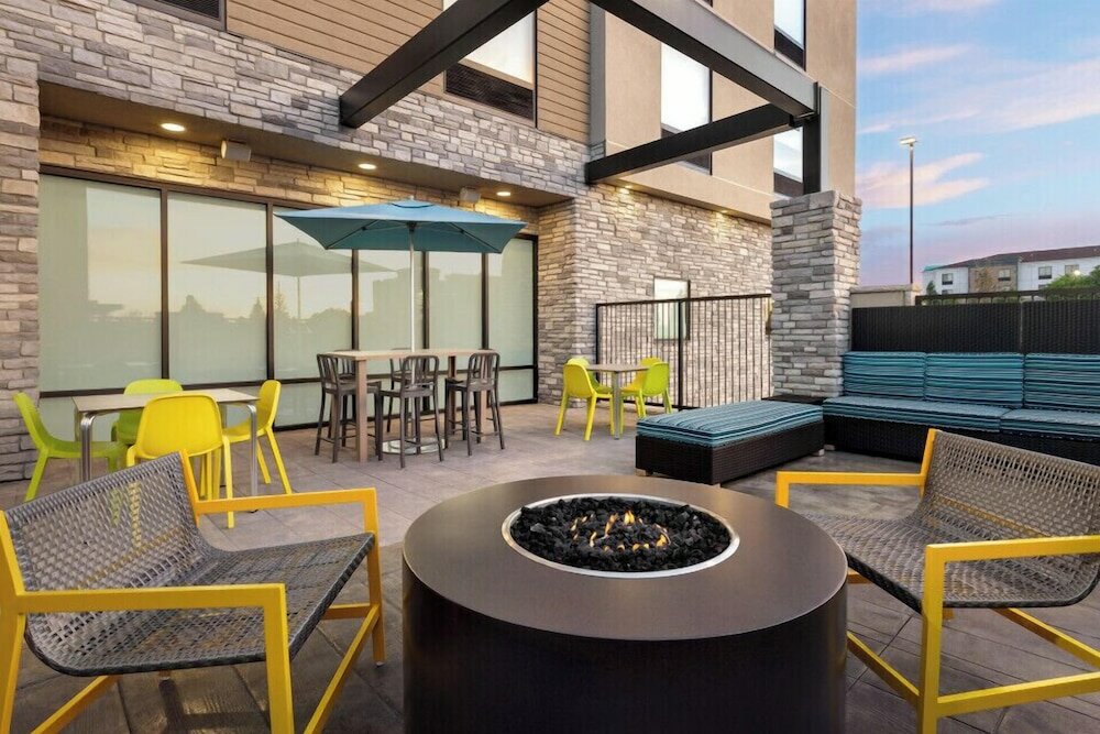 Фото Home2 Suites by Hilton Cheyenne