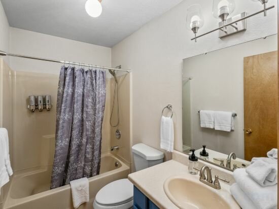 Фото The Yellowstone Hideaway Unit C