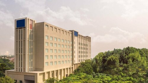 Внешний вид отеля Radisson Hotel Agra в Агре, фото 5