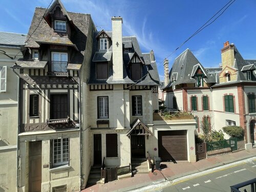 Гостиница Hotel Le Trouville в Трувиль-сюр-Мере