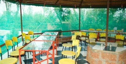 Гостиница Hornbill Deluxe Hill Resort в Колхапуре