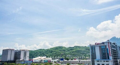 Гостиница Zhangjiajie Yijiaqin Hotel в Хунани