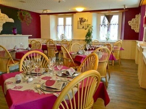 Гостиница Hôtel De La Gare в Монбельаре