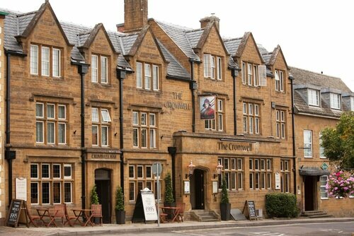 Гостиница Cromwell Lodge Hotel by Greene King Inns в Банбери