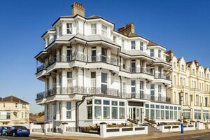 Гостиница East Beach Hotel