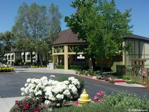 Гостиница Vinland Hotel and Lounge в Солванге