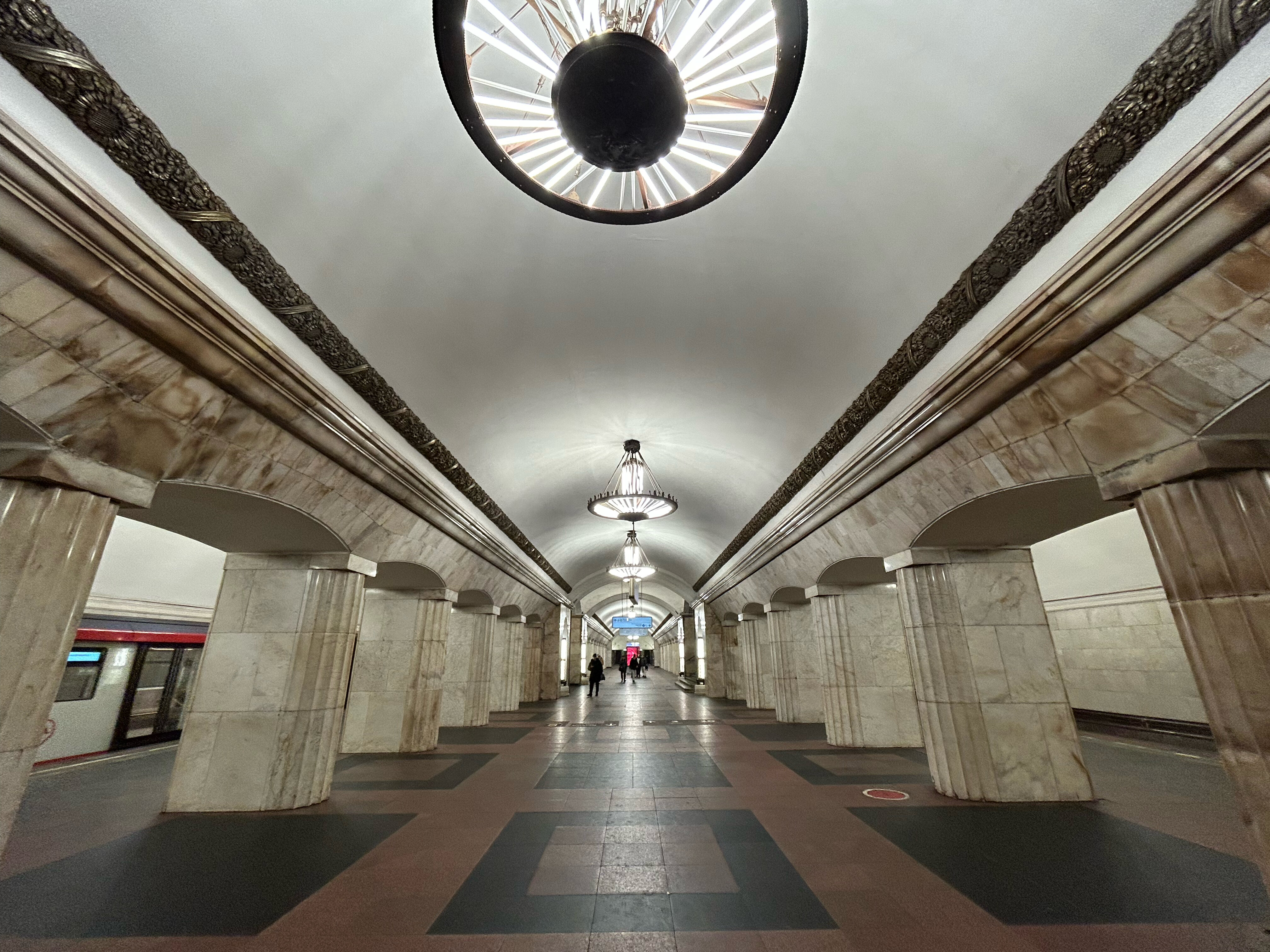 Московское метро отметило 91-летие раздачей подарков