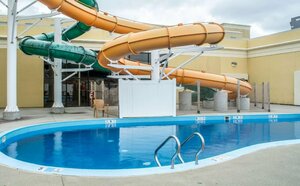 Гостиница Quality Inn & Suites Palm Island Indoor Waterpark