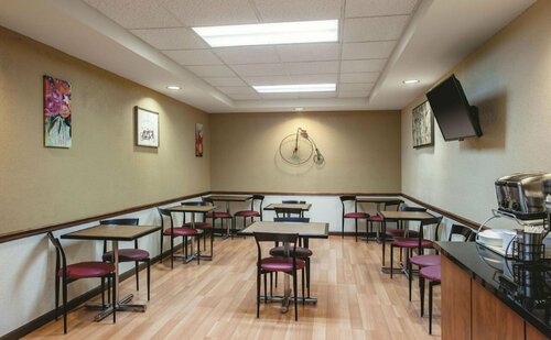 Гостиница La Quinta Inn & Suites by Wyndham Davis в Диксоне