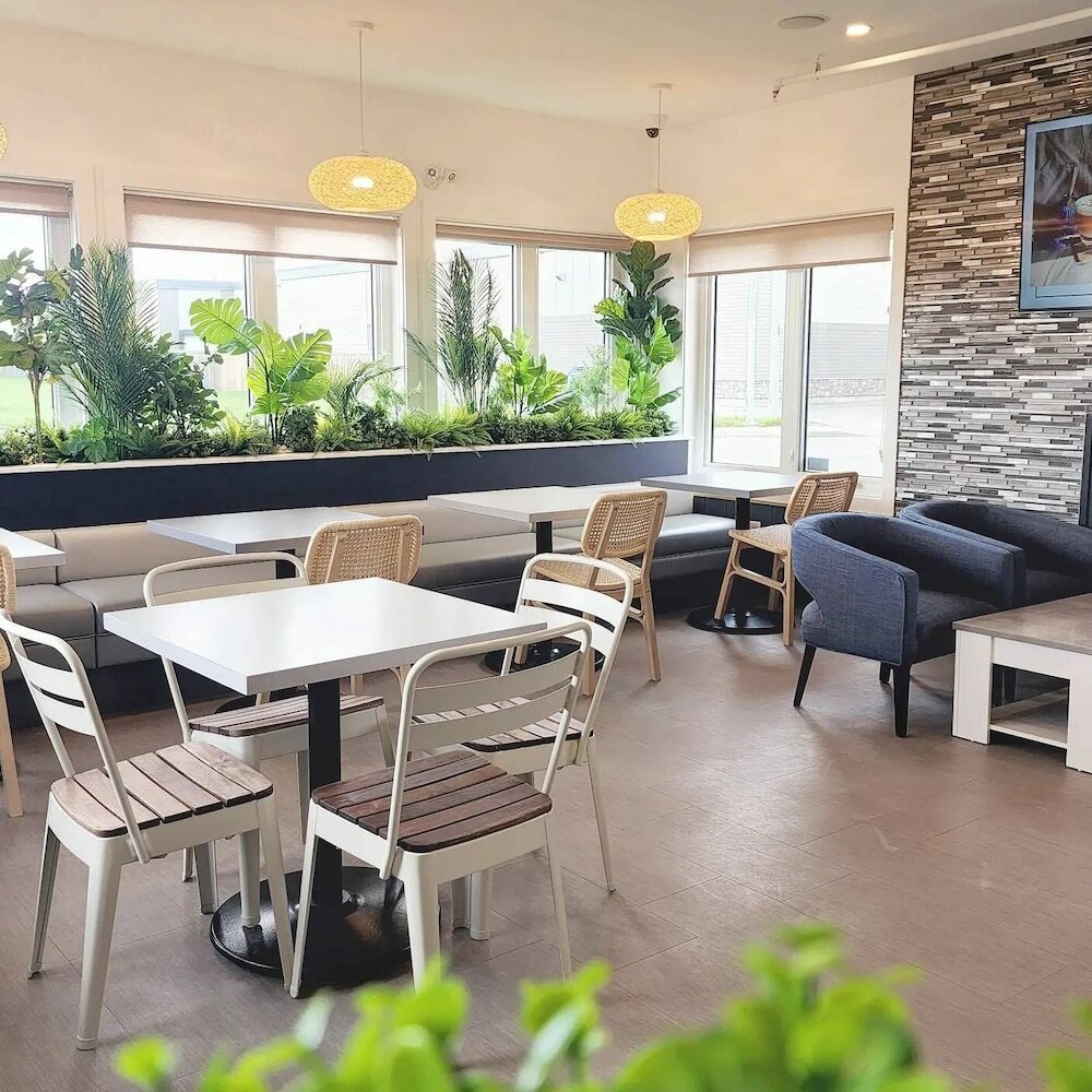 Фото Home Inn and Suites Regina Airport