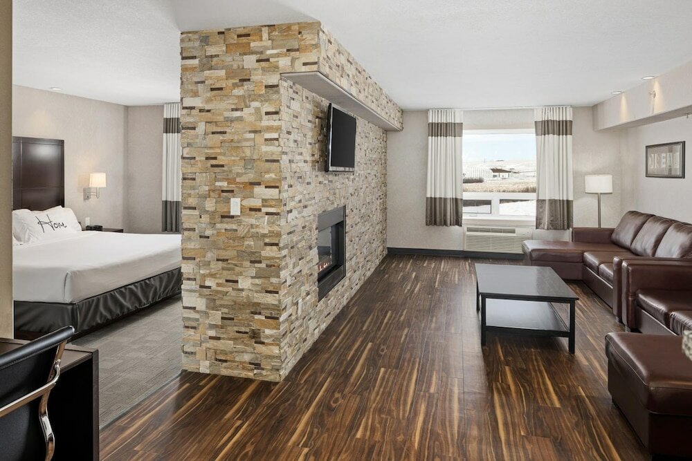 Фото Home Inn & Suites Swift Current