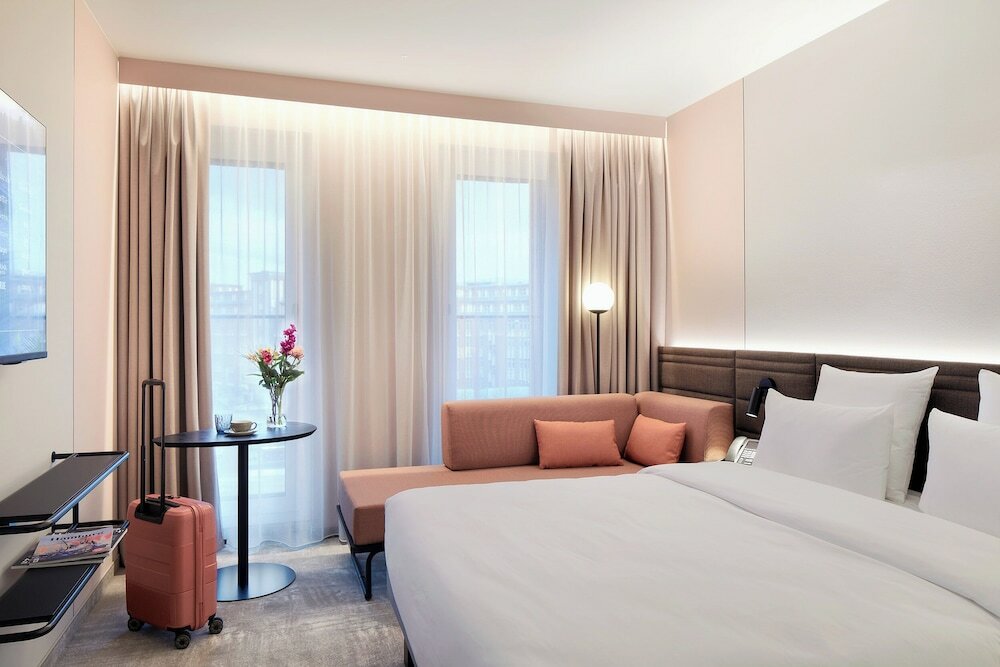 Фото Novotel Hamburg Central Station