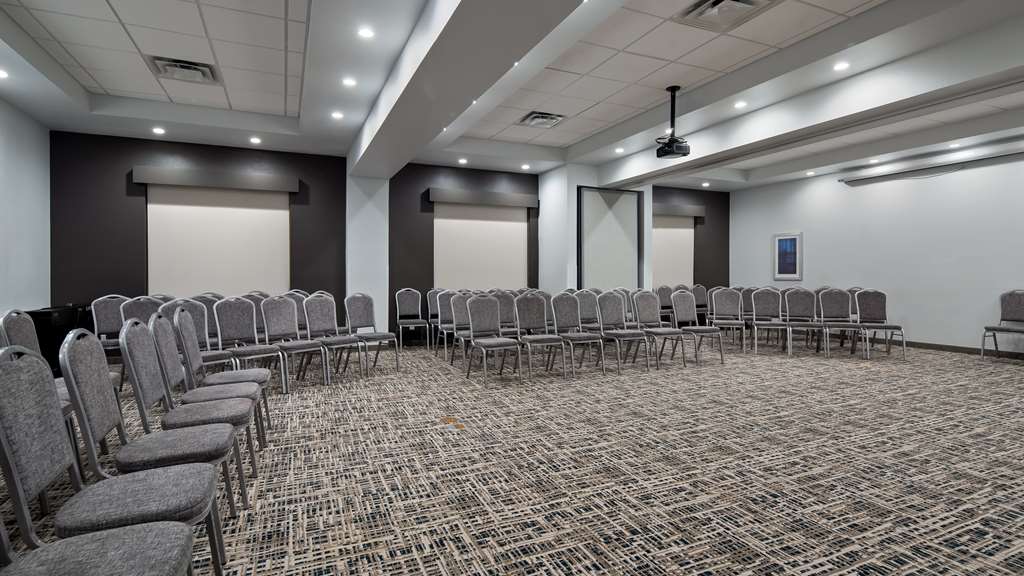 Фото Best Western Plus Roland Inn & Suites