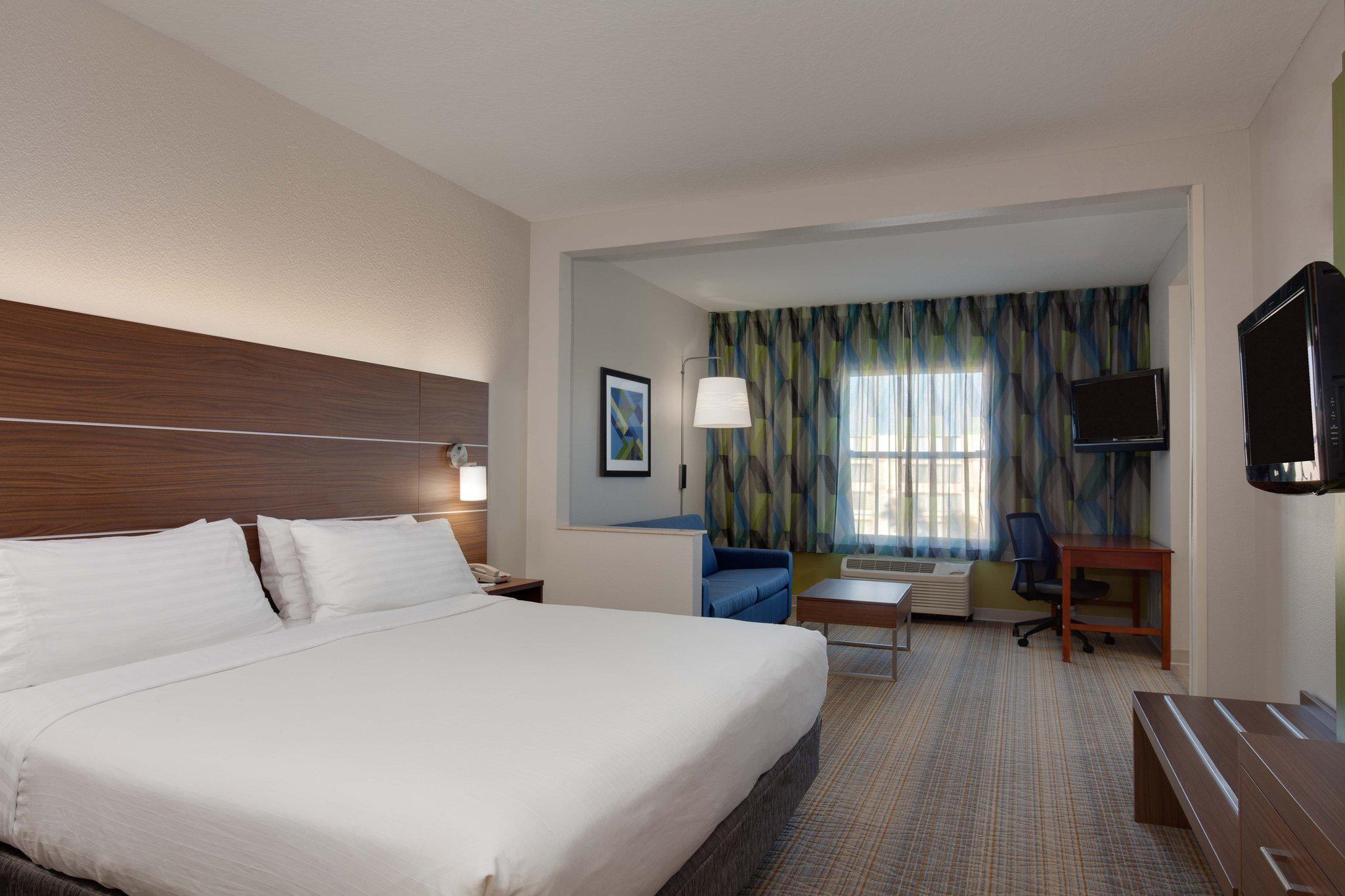 Фото Holiday Inn Express & Suites Orlando International Airport