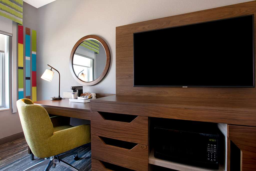 Фото Hampton Inn & Suites Ottawa West