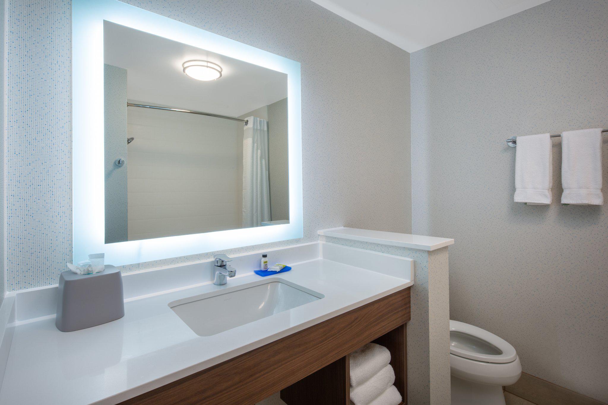 Фото Holiday Inn Express and Suites Chico