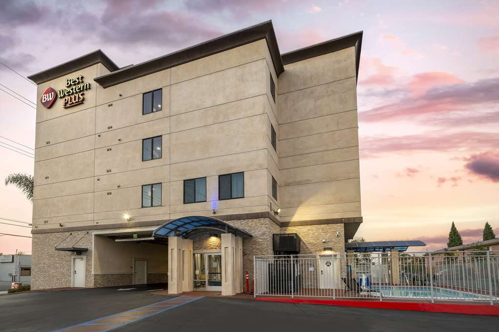 Фото Best Western Plus Gardena Inn & Suites