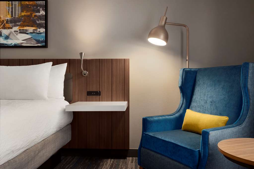 Фото Hilton Garden Inn Milwaukee Brookfield Conference Center, Wi