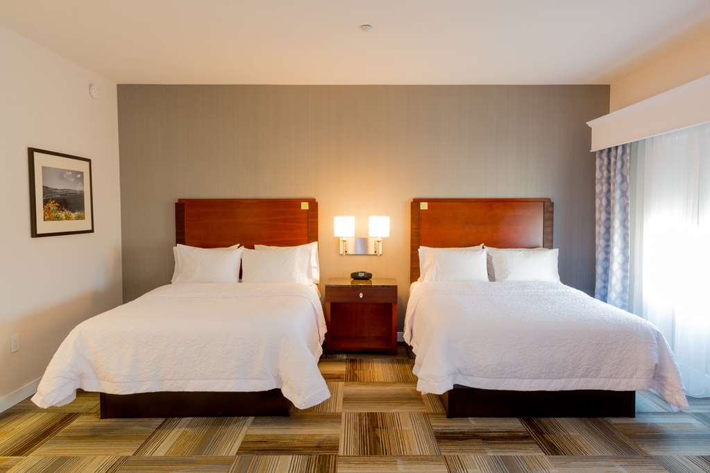 Фото Hampton Inn & Suites Riverside/Corona East