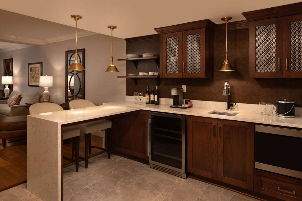 Фото Hotel Roanoke & Conference Ctr, Curio Collection by Hilton